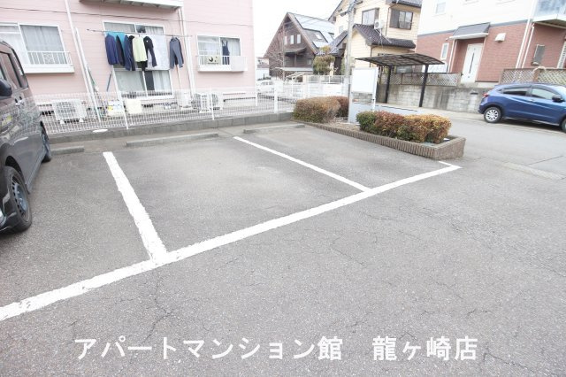 ボヌール・オアシスの駐車場