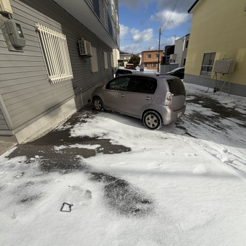 チセイハウスＤの駐車場