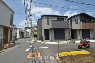 【前面道路含む現地写真】