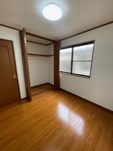 【中古】ふじみ野市西鶴ケ岡リフォーム中古住宅の収納|4.5帖ある納戸スペースです