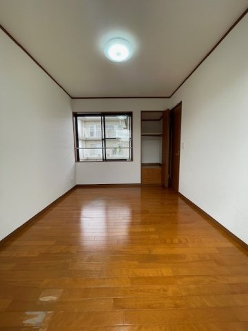 【中古】ふじみ野市西鶴ケ岡リフォーム中古住宅の洋室|3F 6帖洋室です☆