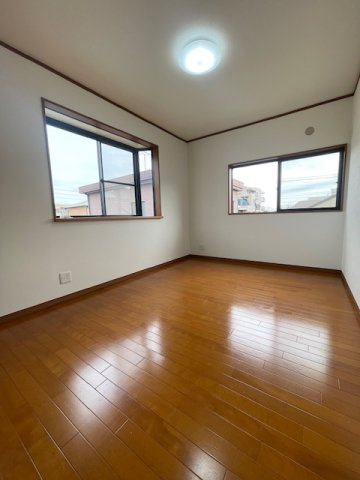 【中古】ふじみ野市西鶴ケ岡リフォーム中古住宅の洋室|3F 6帖洋室です☆
