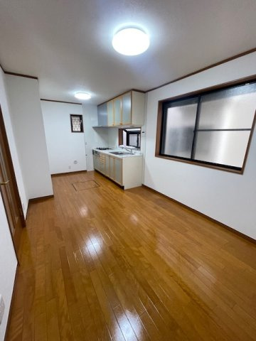 【中古】ふじみ野市西鶴ケ岡リフォーム中古住宅の居間・リビング|1FのLDKです