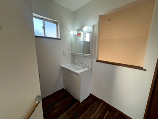 【独立洗面台】 | かまとり住宅のリフォーム戸建て「リ・スタイル」 | 小ぶりで可愛い洗面台ですが、機能性と収納力もあります！