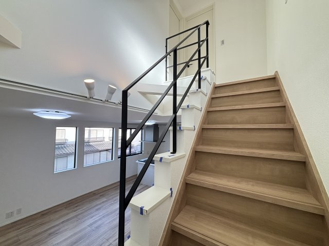 MELDIA昭和区折戸町304④｜名古屋市の戸建ならホームアップの内装|安心・安全の手すり付き階段