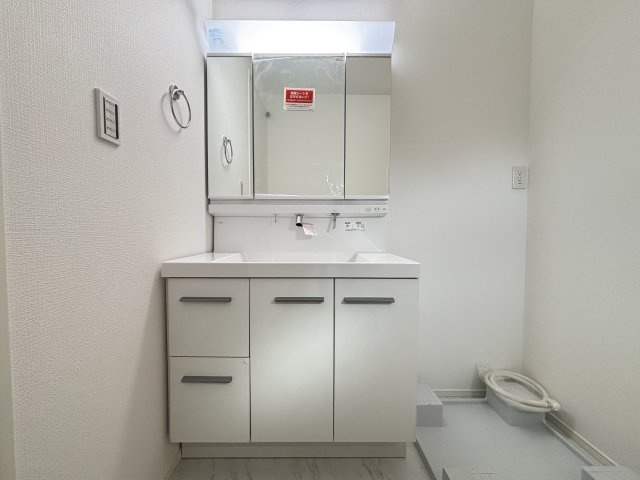 MELDIA昭和区折戸町304④｜名古屋市の戸建ならホームアップの独立洗面台|三面鏡で朝の身支度に最適