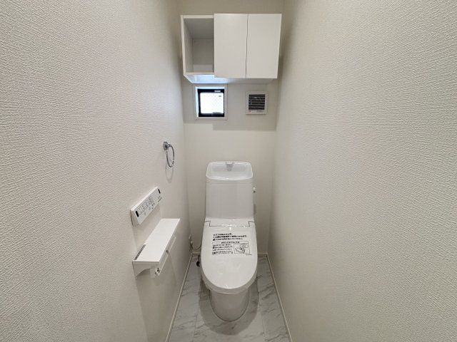 MELDIA昭和区折戸町304④｜名古屋市の戸建ならホームアップのトイレ|2か所にトイレを完備。混み合う朝や来客時も安心の設計！