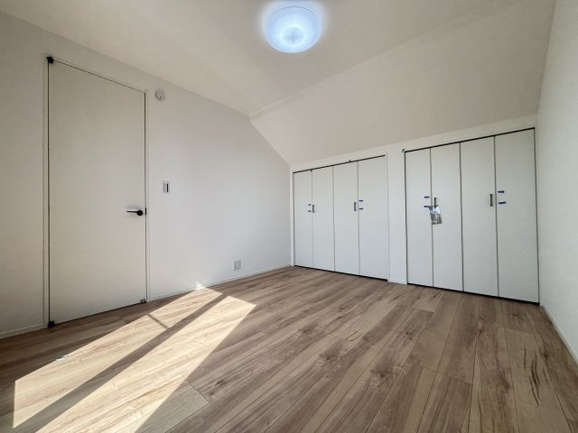 MELDIA昭和区折戸町304④｜名古屋市の戸建ならホームアップの洋室|全室収納付き