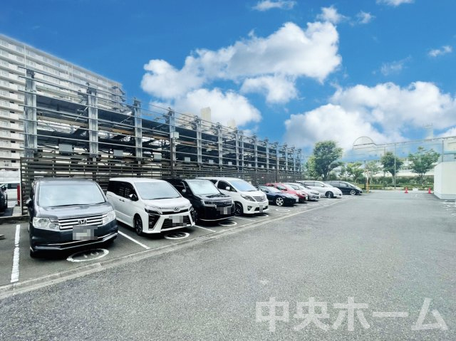 東大島ファミールハイツ1号棟の駐車場|【敷地内駐車場】最新の空き状況や費用などの詳細は担当スタッフまでお問い合わせください。