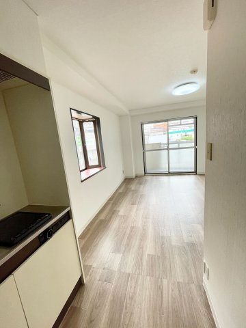 蕨市中央２丁目の賃貸マンションの居間・リビング