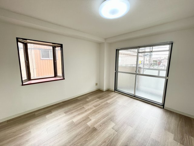 蕨市中央２丁目の賃貸マンションの居間・リビング