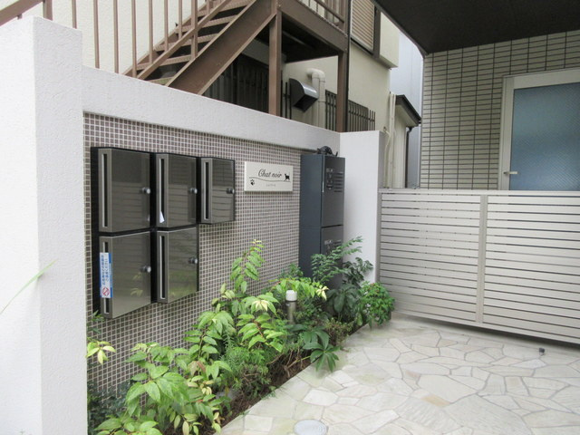 シャノワールのエントランス|宅配ボックスあり