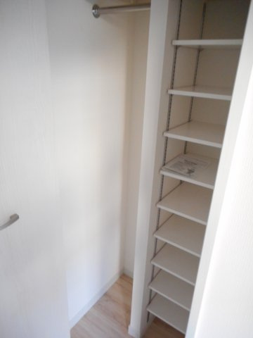 シャルル　フォワイエの収納