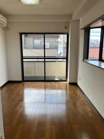 メゾン北戸田の居間・リビング