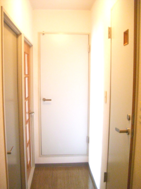 パールマンション松本の玄関
