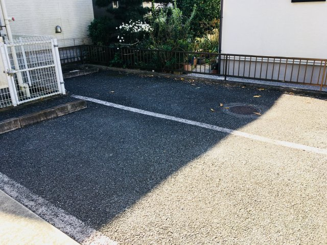 レジナの駐車場