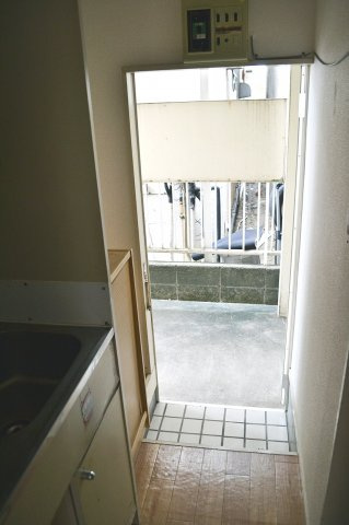 あるゾウパレス六軒町の玄関