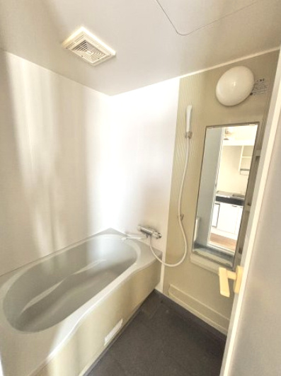 メゾンラベンダー8番館の浴室