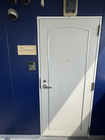 メゾンラベンダー8番館の玄関