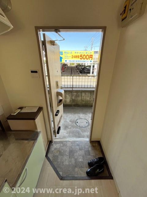 旭ハイツの玄関