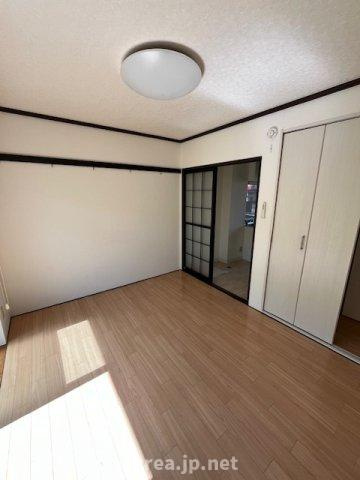 旭ハイツの洋室