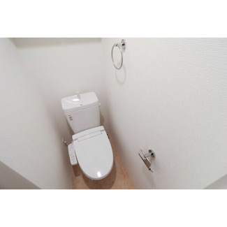 【トイレ】 | アドバンス江坂ラシュレ | 落ち着いた色調のトイレです