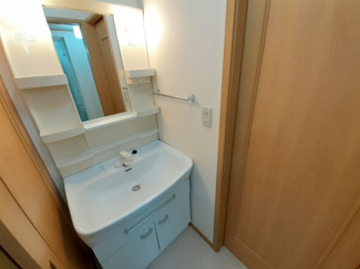 【洗面所】 | ピュア・ブリーゼ | 忙しい朝には欠かせない洗面所です