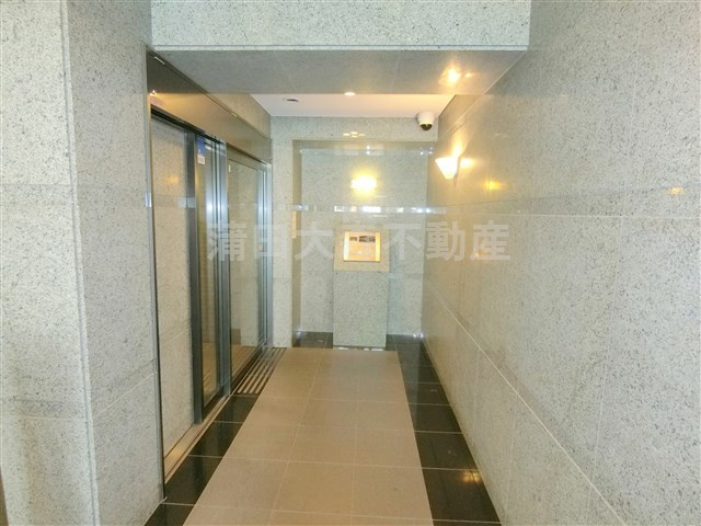 ルーブル東蒲田のエントランス|防犯カメラTVモニター付オートロック宅配BOXメールBOX管理人室　エントランス