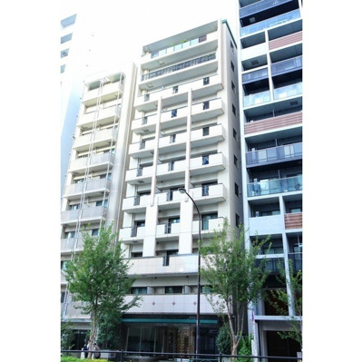 【外観】 | パイン新宿 | 鉄骨鉄筋コンクリート造のがっちりとした建物。