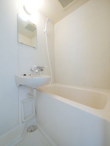 コープエスポワールⅠ棟の浴室|※写真は別の部屋のものです。