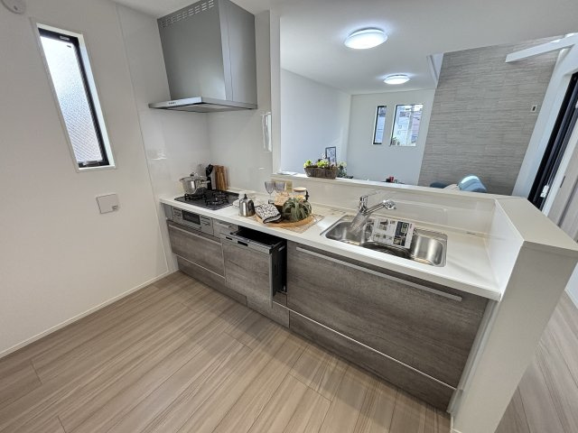 MELDIA昭和区折戸町304④｜名古屋市の戸建ならホームアップのキッチン|お子様を見守りながらお料理ができるオープン対面キッチン