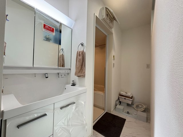 MELDIA昭和区折戸町304④｜名古屋市の戸建ならホームアップの独立洗面台|三面鏡で朝の身支度に最適