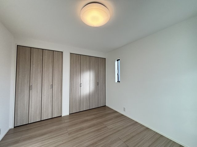 MELDIA昭和区折戸町304④｜名古屋市の戸建ならホームアップの洋室|全室収納付き