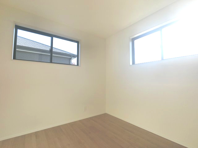 佐賀市本庄町大字本庄7期　2号棟の洋室|洋室③　2面から差し込む光で部屋が明るい