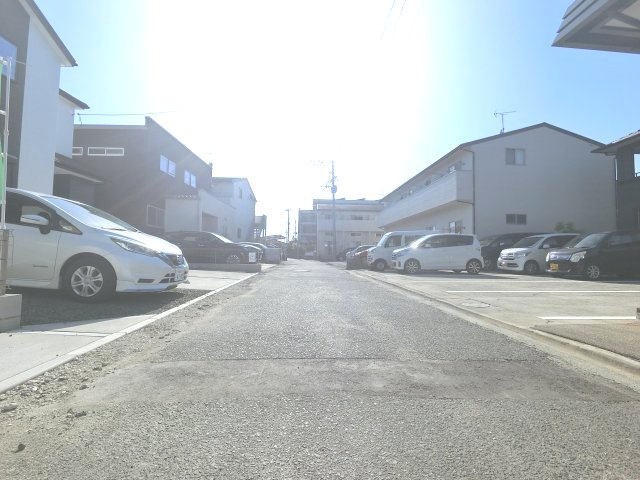 佐賀市本庄町大字本庄7期　2号棟の前面道路含む現地写真