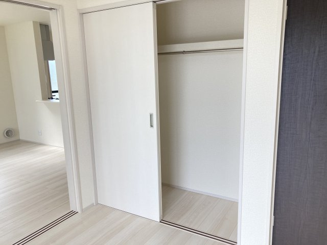 第2中之条町大字伊勢町　新築戸建　3号棟の収納|1階洋室にも収納があります