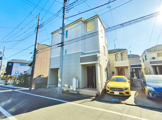 中野区江原町1丁目の外観|2012年築　新規リフォーム戸建につき快適に新生活のスタートができます♪
建物西側は隣地通路につき角地感覚の開放感あふれる立地
リフォーム中になりますがご内覧できます
お気軽にお問い合わせください