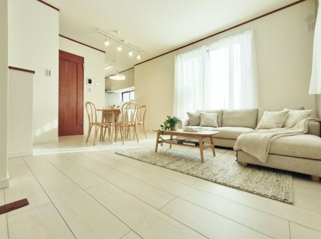 中野区江原町1丁目の外観|間口10ｍの間口の広い快適な立地です
光と風を享受する心地よい家です
江原町1丁目の整った街並みに佇む一邸
小中学校や保育園、幼稚園も近く子育てしやすい住環境です	