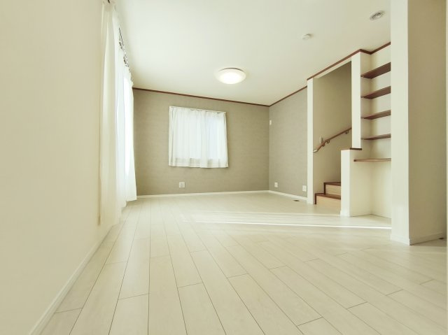 中野区江原町1丁目の前面道路含む現地写真|伸びやかな約6ｍに面してます
「新江古田」駅徒歩10分、「東長崎」駅徒歩13分の快適アクセス
「中野」駅もバスにてアクセス可能です