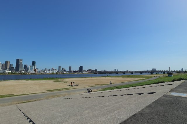 ドムール新北野の周辺|休日は徒歩１分の淀川河川敷でレクレーションを楽しんでください。