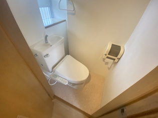 温水洗浄便座機能付きトイレ☆