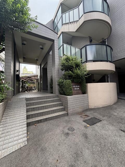 パインクレスト信濃町のエントランス|パインクレスト信濃町：「信濃町」駅徒歩６分！