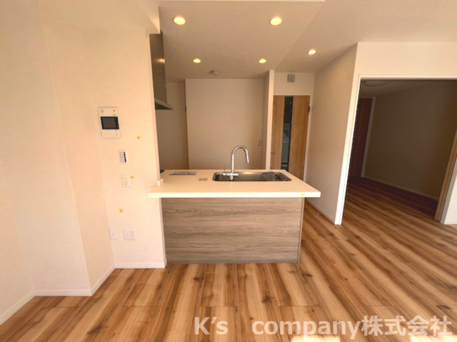 藤沢市片瀬海岸3丁目　ヴィルヌーブ片瀬江ノ島マリンテラス　409号室のキッチン|カウンターキッチンで家族の対話も広がります☆