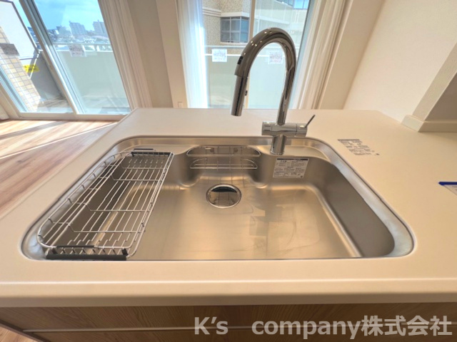 藤沢市片瀬海岸3丁目　ヴィルヌーブ片瀬江ノ島マリンテラス　409号室のキッチン|ステンレス製のシンクは耐久性がございます☆