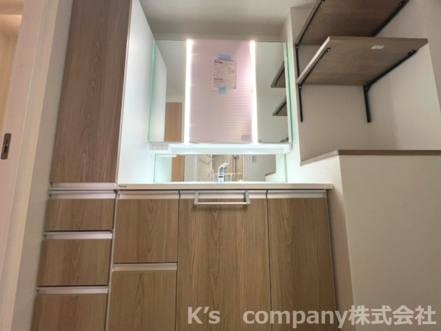 藤沢市片瀬海岸3丁目　ヴィルヌーブ片瀬江ノ島マリンテラス　409号室の洗面所|収納が充実した洗面スペース♪