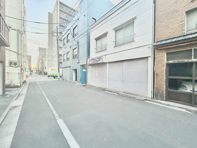 台東区浅草4丁目　建築条件無し売地の前面道路含む現地写真|2026.1.9撮影

現地ご見学希望・資料請求などお気軽にお問い合わせ下さい！
03-5990-5201