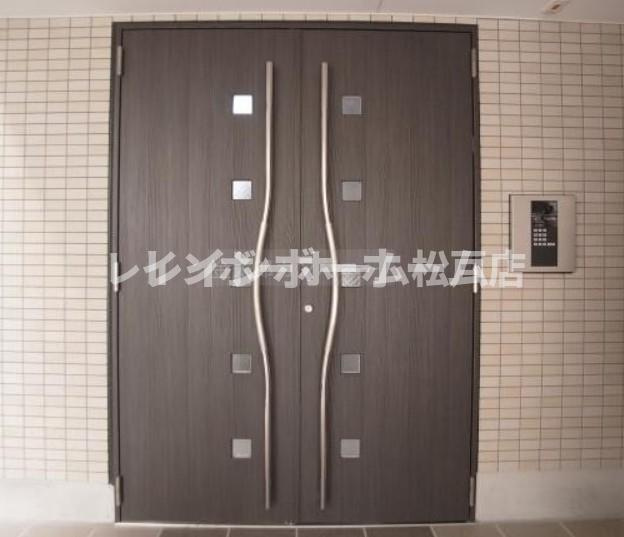 松戸市松戸の賃貸マンションのエントランス|エントランスです