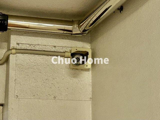 パラスト日暮里の防犯設備|【防犯カメラ】何かあった時の大事な証拠になることももちろんなりますが、防犯というくらいですので大事なのは防犯カメラがあることによって抑止力につながることですよね。