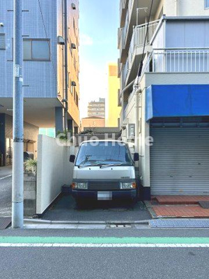 【駐車場】 | パラスト日暮里 | 【敷地内駐車場】最新の空き状況や費用などの詳細は担当スタッフまでお問い合わせください。