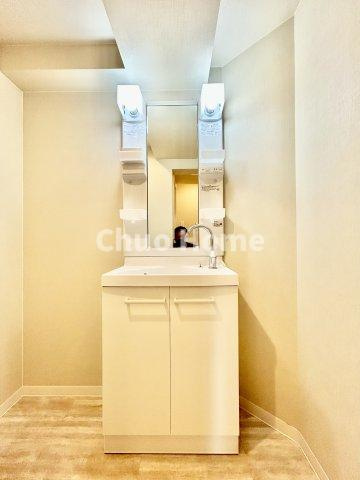 パラスト日暮里の防犯設備|【防犯カメラ】何かあった時の大事な証拠になることももちろんなりますが、防犯というくらいですので大事なのは防犯カメラがあることによって抑止力につながることですよね。